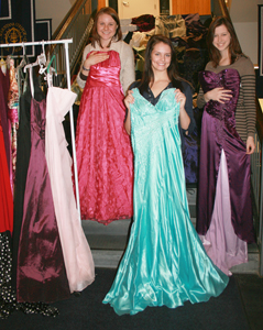 Prom Dress Shops London on Students Collect Prom Dresses For Teens In Need   Augustana College