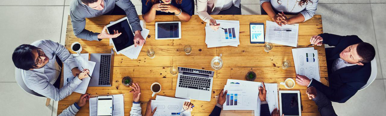 Businesspeople having meeting_0_hero