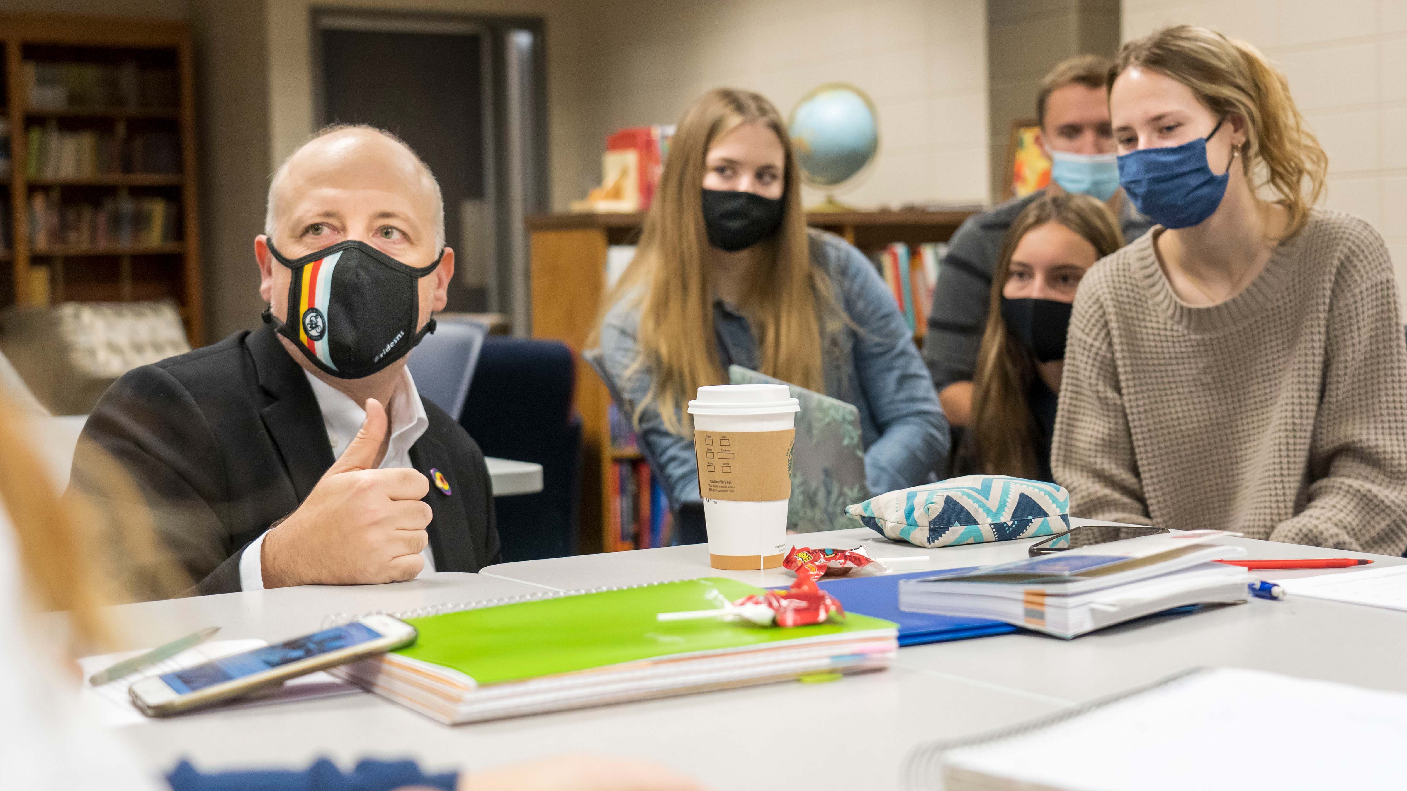 Dr. Daniel Gerling With FYS Students