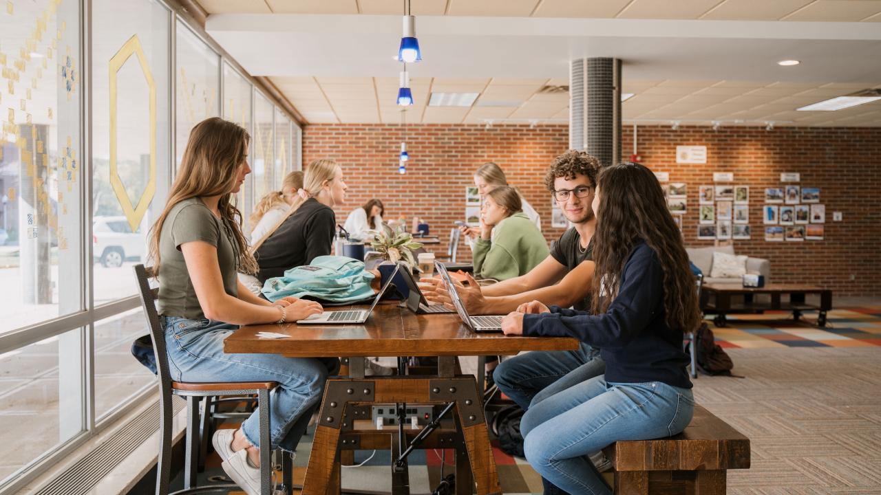 AU Students in Siverson Lounge