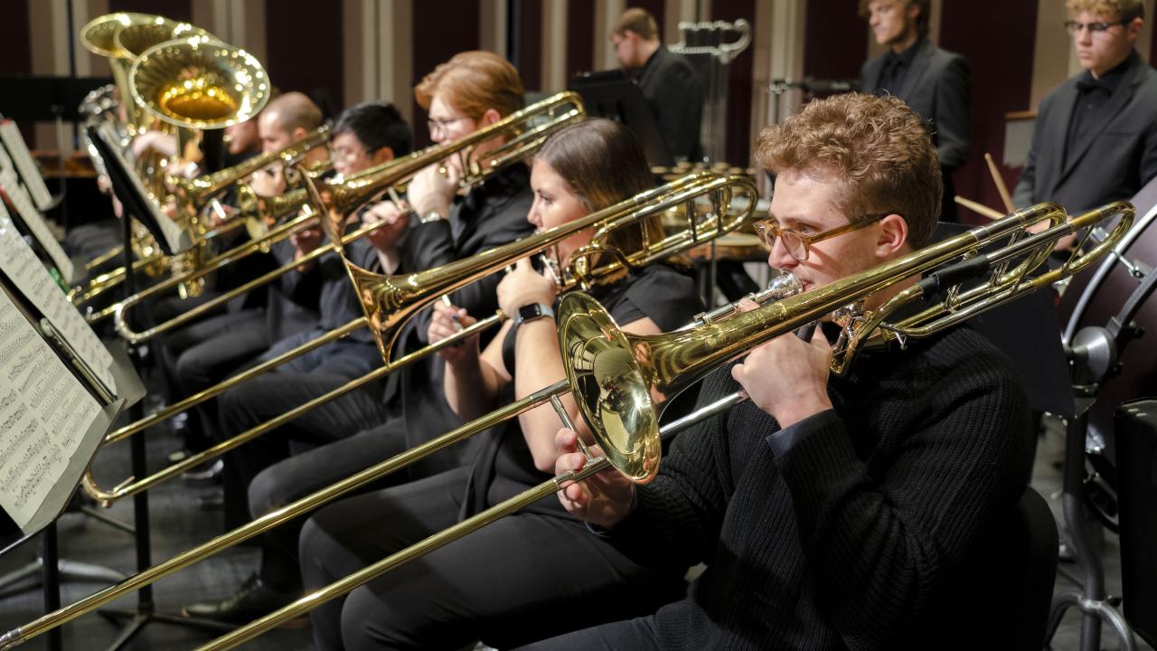AU Band 2022