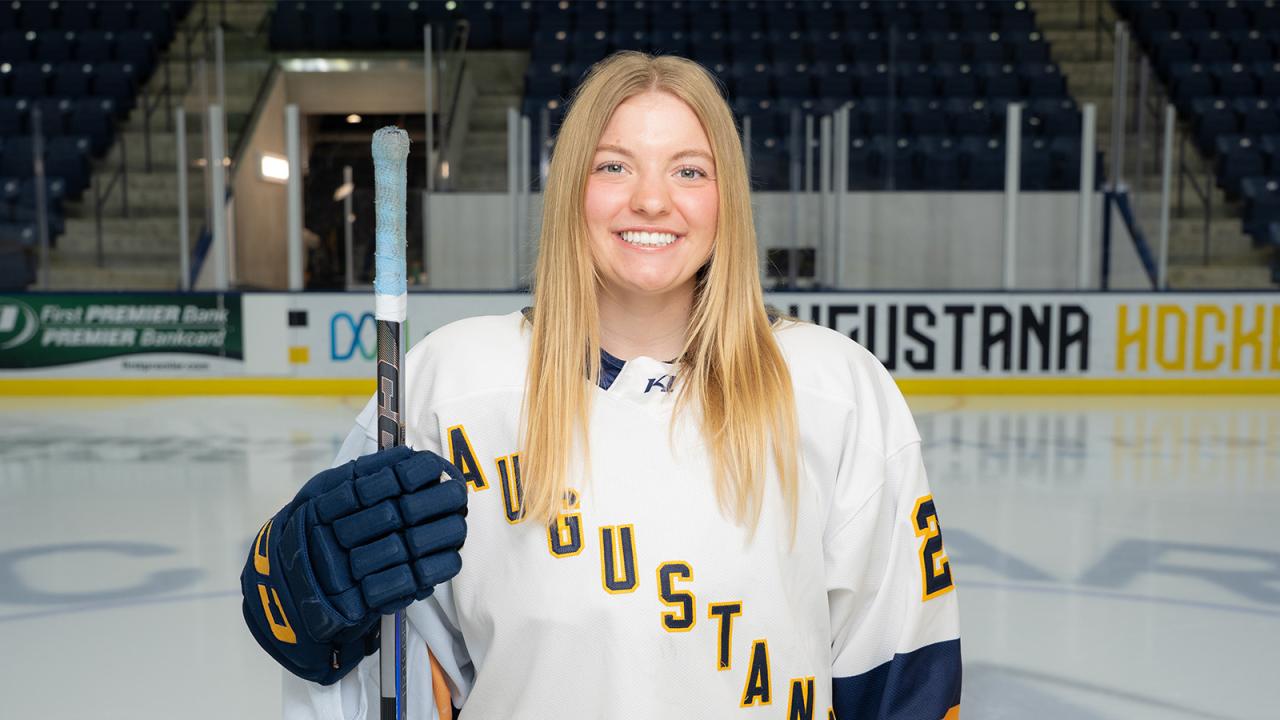 2025-26 Elyssa Van Den Berg