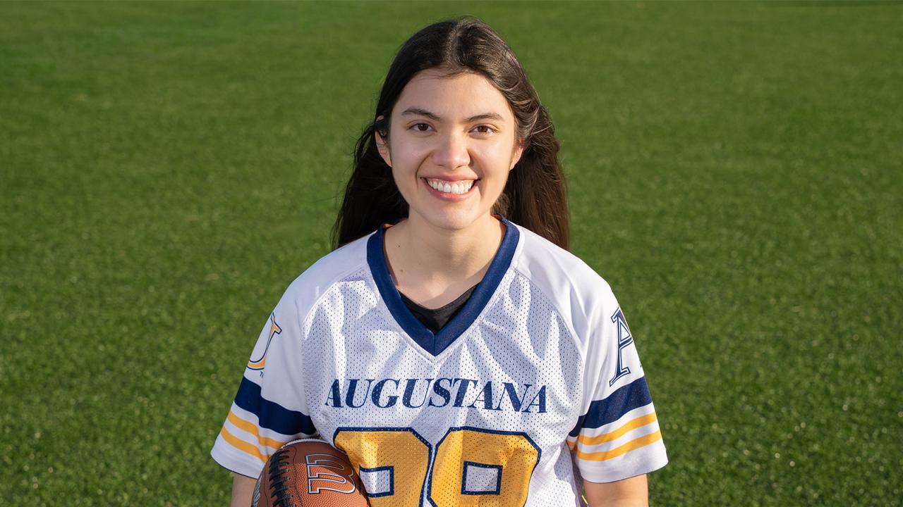 No. 28 Simone De La Cruz Gonzalez